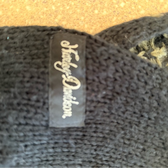 Harley-Davidson Black and Gray Knit Hat and matching scarf - Picture 7 of 16